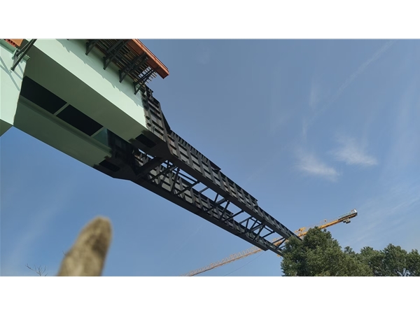 新建合武高鐵湖北段HWZQ-4標(biāo)工程鋼梁架設(shè)、頂推、下落